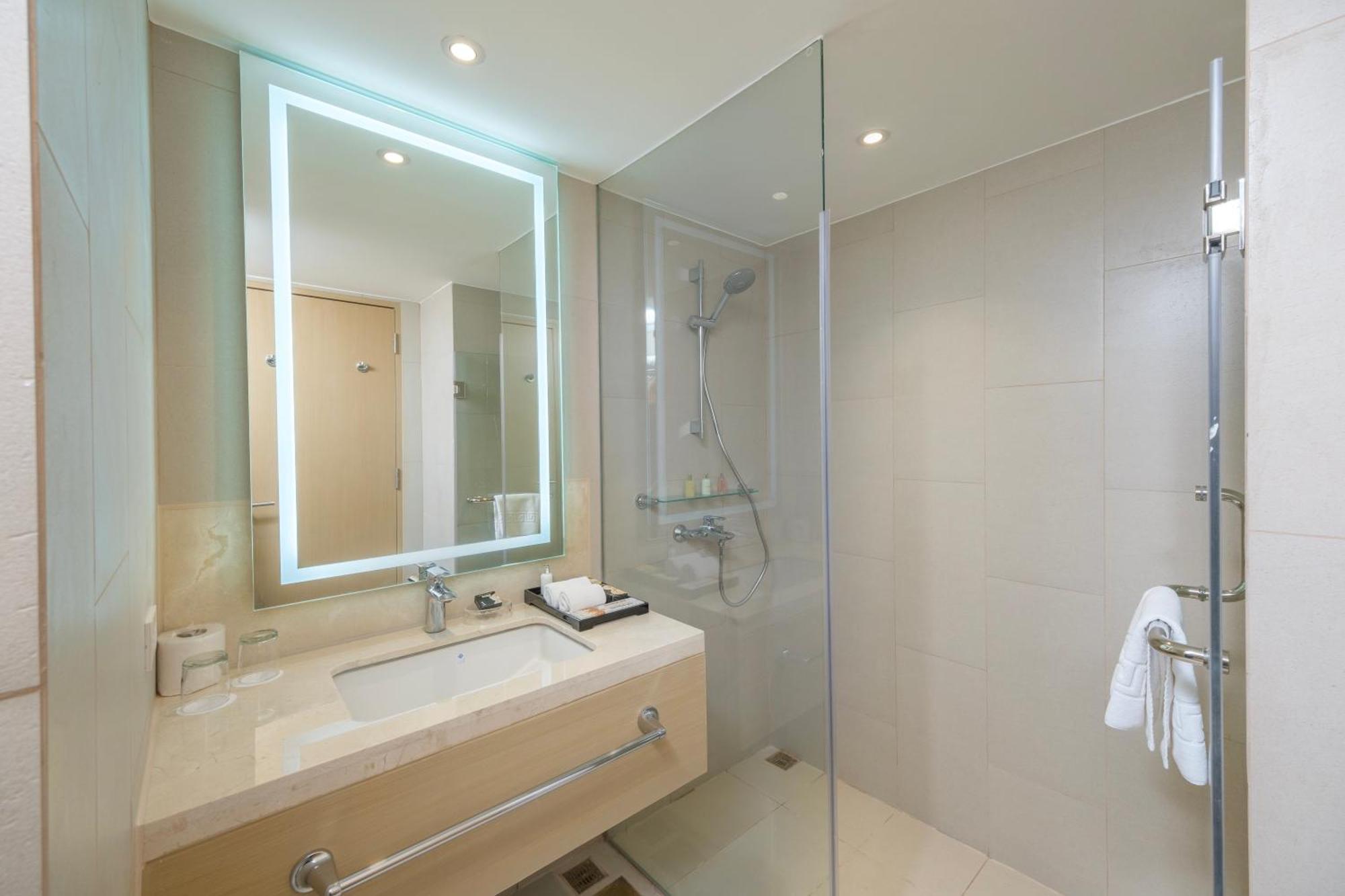 Seda Manila Bay Hotel Paranaque City ภายนอก รูปภาพ