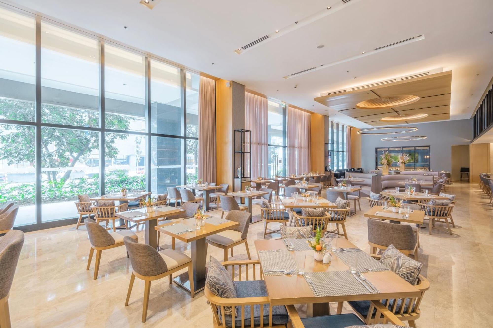 Seda Manila Bay Hotel Paranaque City ภายนอก รูปภาพ