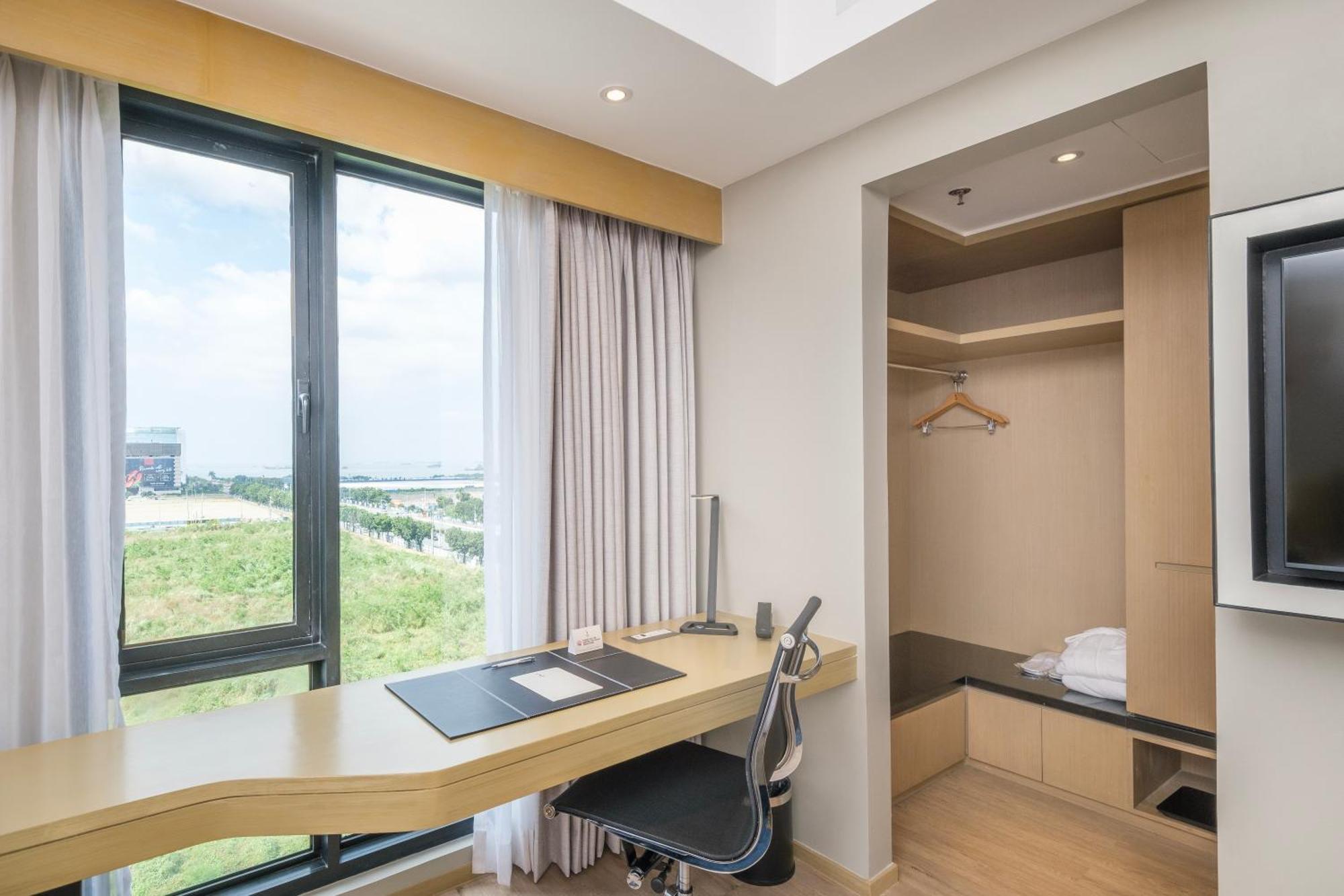 Seda Manila Bay Hotel Paranaque City ภายนอก รูปภาพ